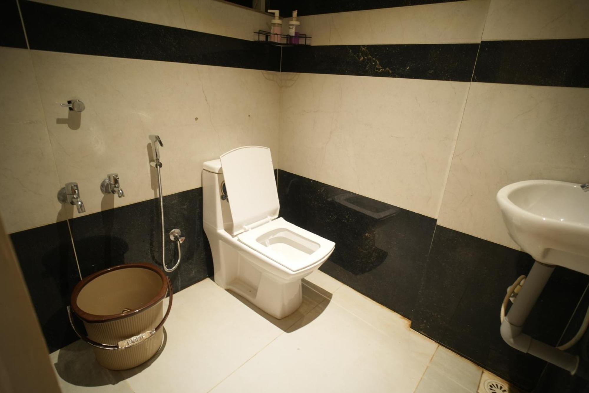 הוסטל קאלפטה Rasha Residency מראה חיצוני תמונה